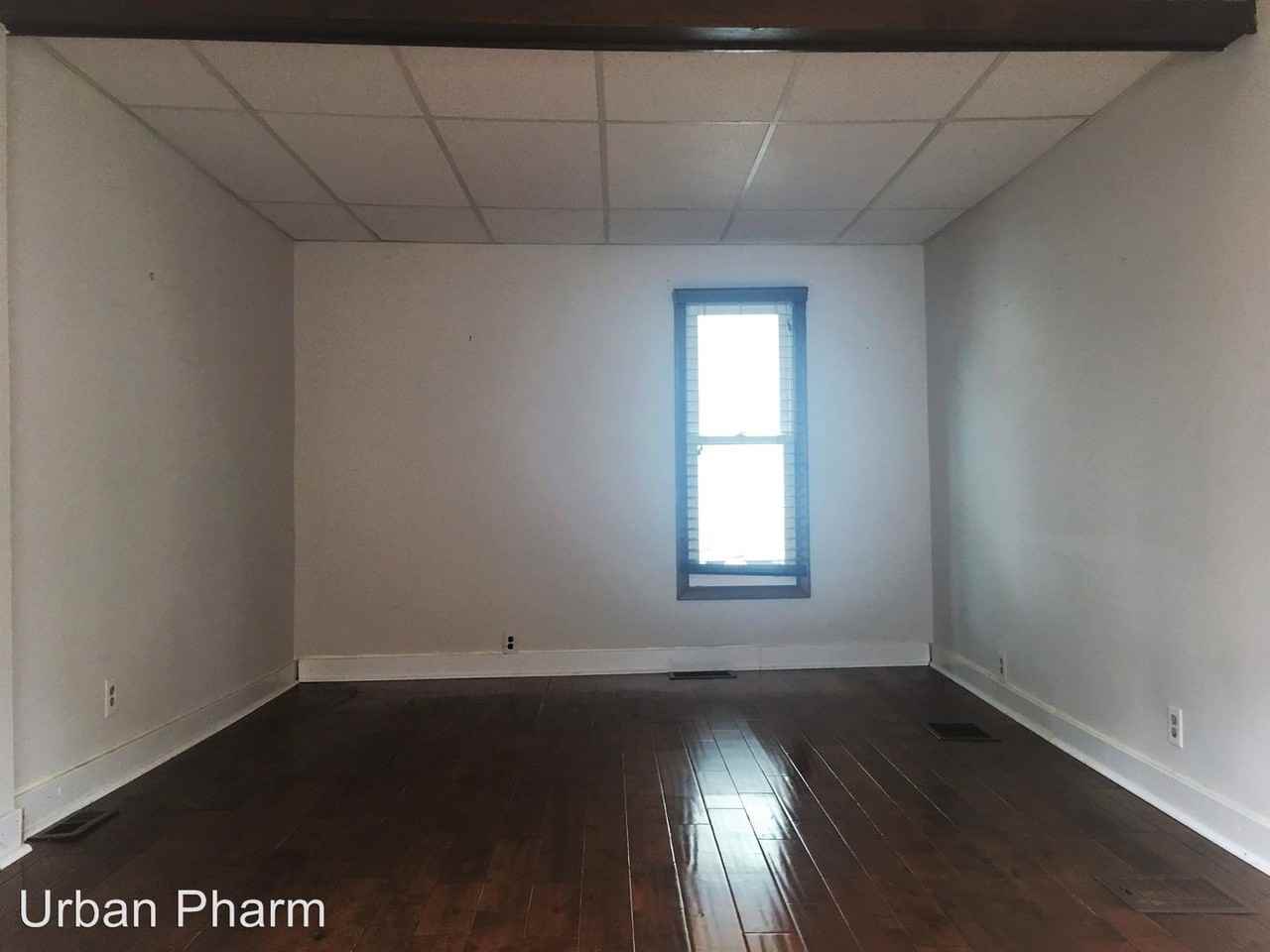 462 Spring Ave NE - Photo 3 of 9