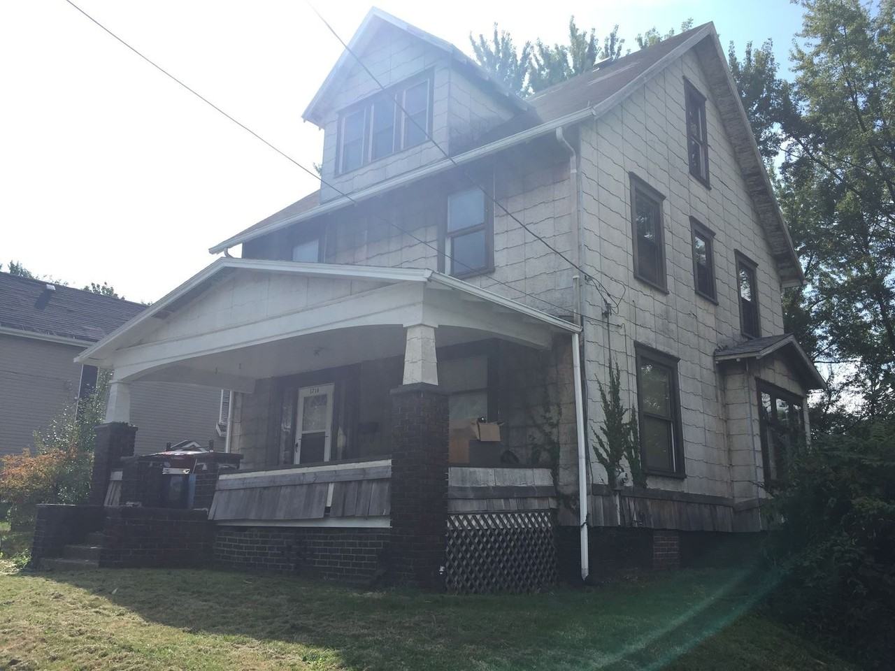 1716 Tuscarawas St E - Photo 2 of 17