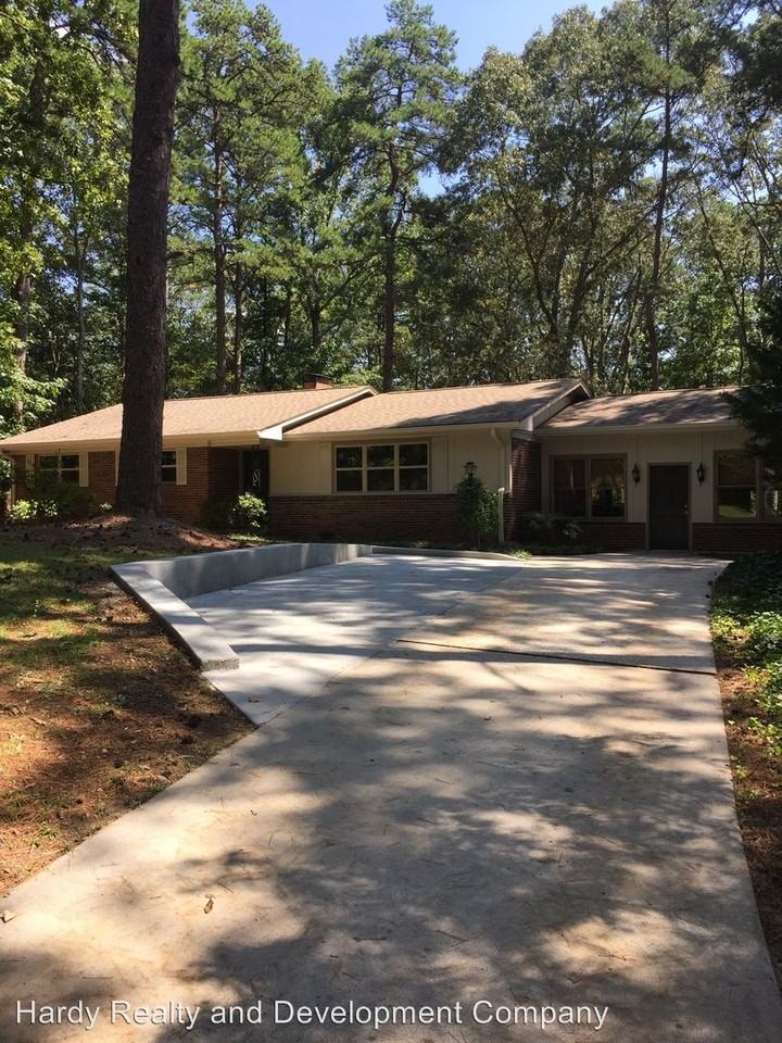 158 Fairview Dr SW - Photo 2 of 15