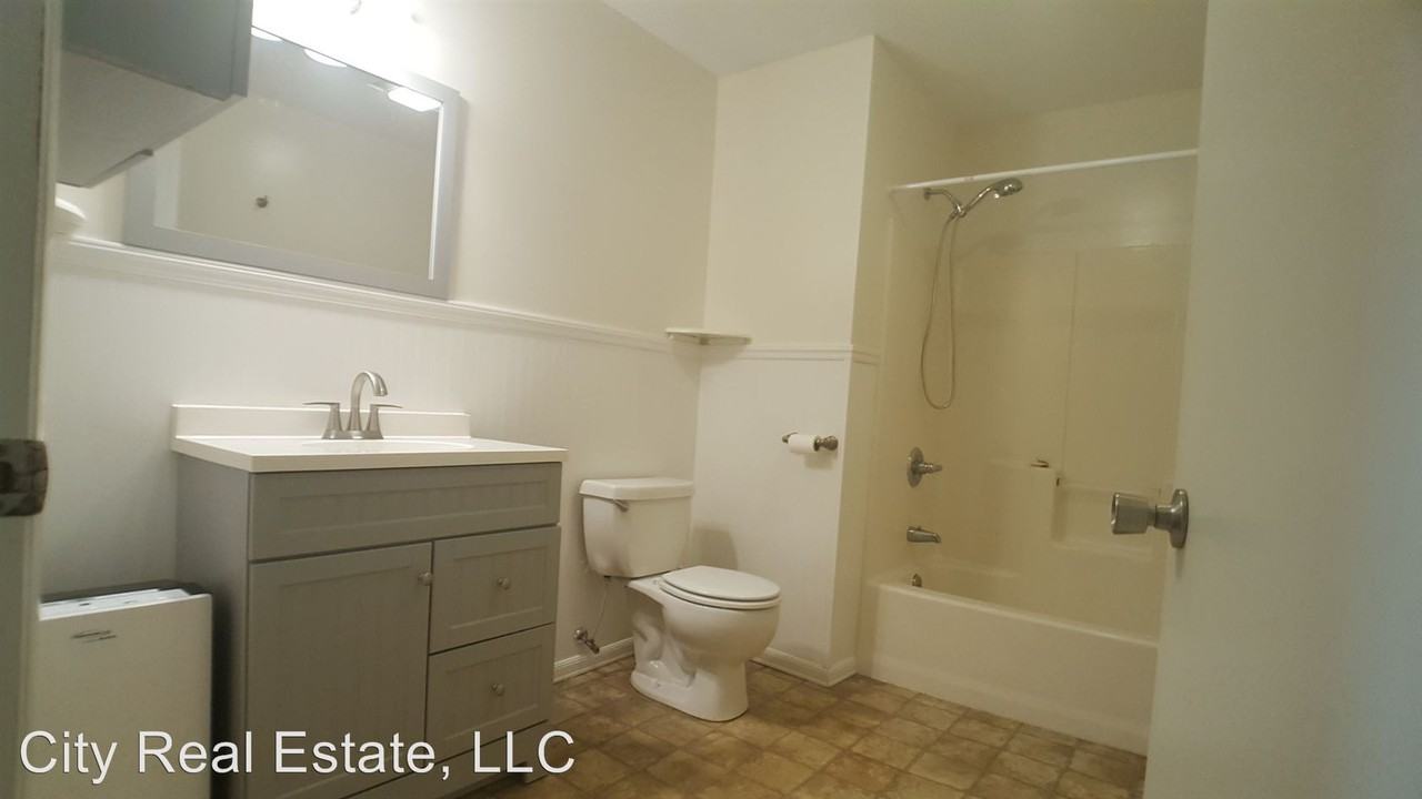 13b Woodrow Ave - Photo 2 of 4
