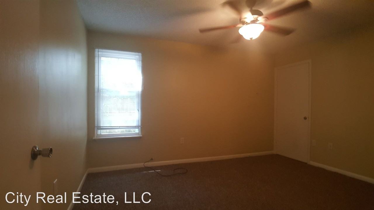 13b Woodrow Ave - Photo 3 of 4