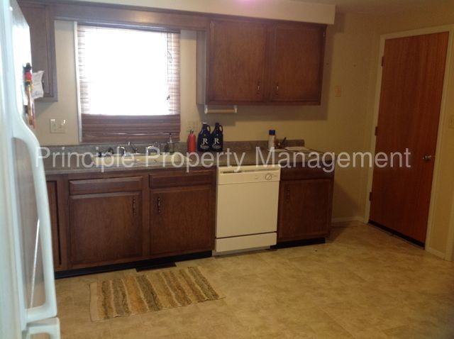 1105 E Samuel Ave - Photo 3 of 9