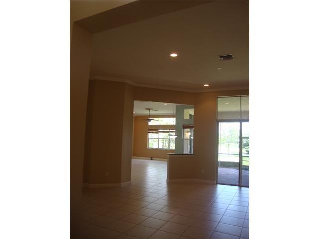 15351 SW 35th St - Photo 2 of 9