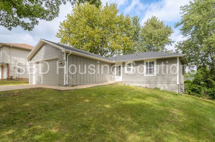 3708 E 114 St - Photo 2 of 37