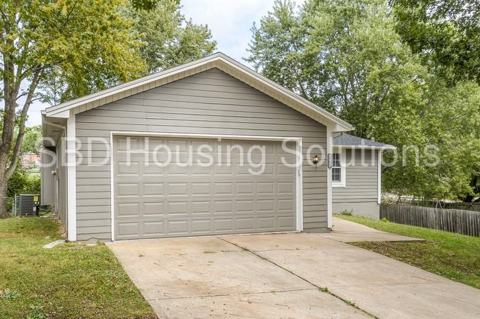 3708 E 114 St - Photo 3 of 37