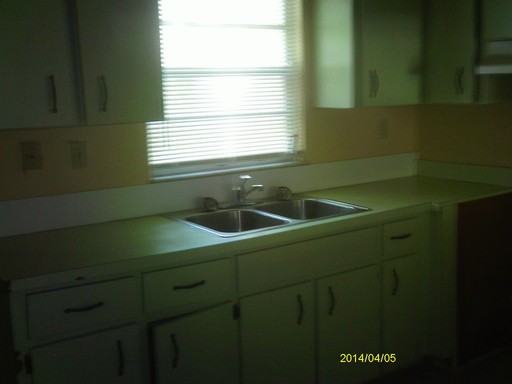 148 Elizabeth St - Photo 3 of 13