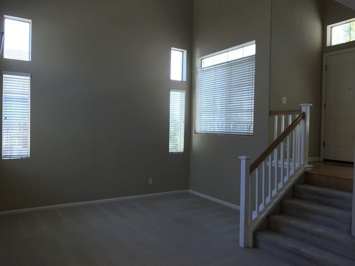 957 Nichols Cir - Photo 3 of 10