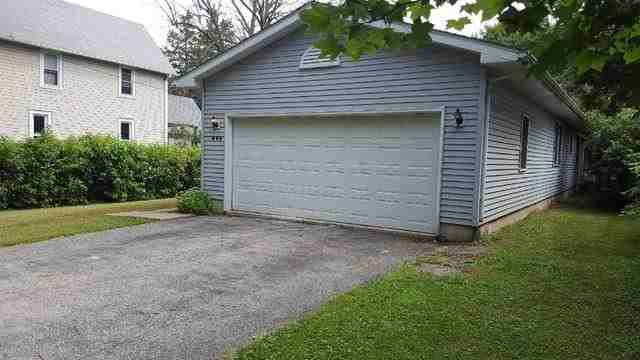 306 S Locust St - Photo 2 of 5