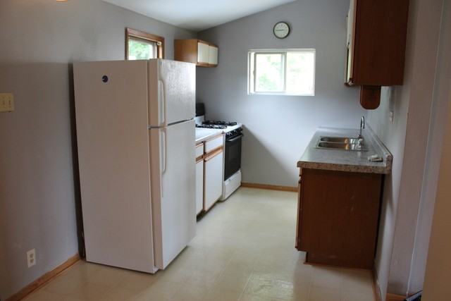 43050 N Lake Ave - Photo 2 of 5