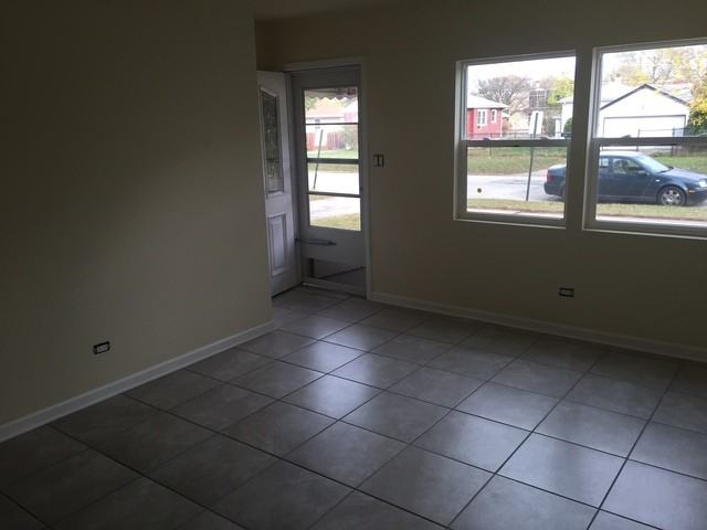 944 Greenbay Ave - Photo 2 of 11