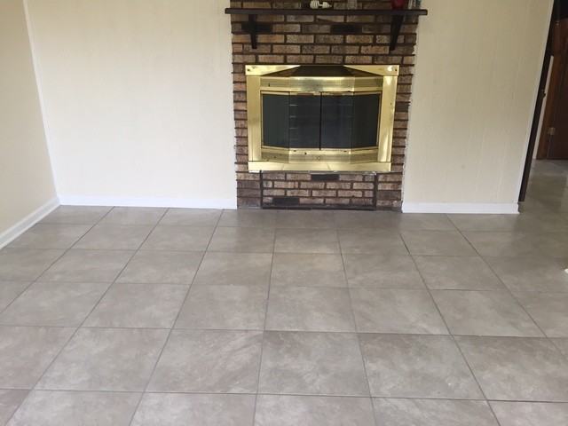 944 Greenbay Ave - Photo 3 of 11