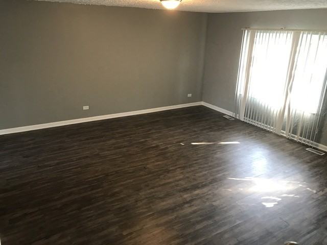 3527 Marseilles Ln - Photo 3 of 13