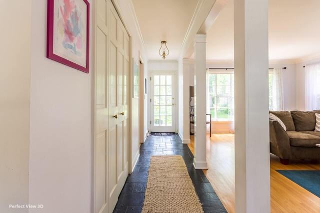 321 W Hawthorne Ct - Photo 3 of 40