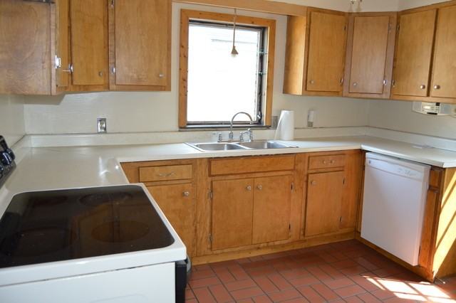 612 E Benton St - Photo 2 of 7