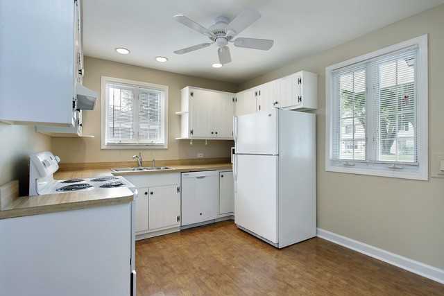 828 E Rockland Rd - Photo 3 of 8