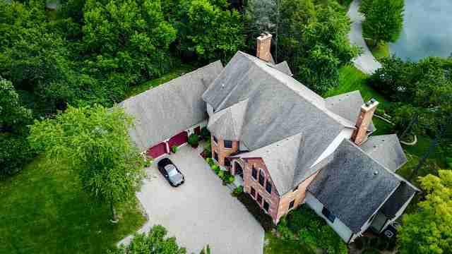 200 River Dr - Photo 2 of 33