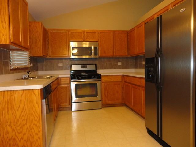 2110 Mystic Dr - Photo 3 of 11