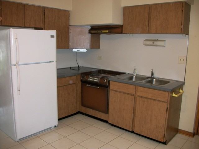 18204 Exchange Ave #4 - Photo 3 of 7