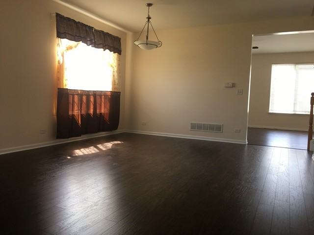 579 W Caldwell Dr - Photo 2 of 15