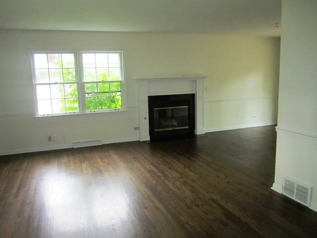 321 Hemlock Ln - Photo 2 of 15