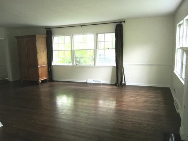 321 Hemlock Ln - Photo 3 of 15