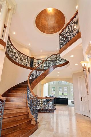 9600 Pacific Ct - Photo 3 of 26