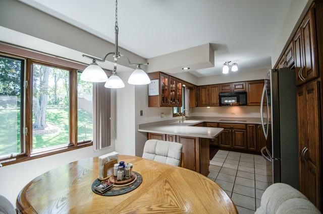 16W671 Marybeth Ct - Photo 2 of 37