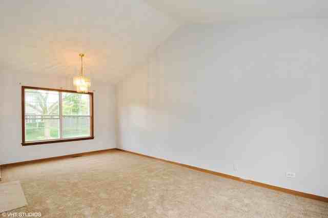 1440 Carleton Cir - Photo 3 of 10