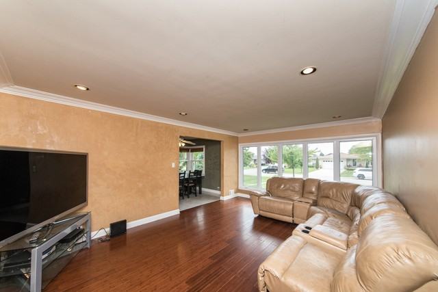 5521 N Washington St - Photo 3 of 21