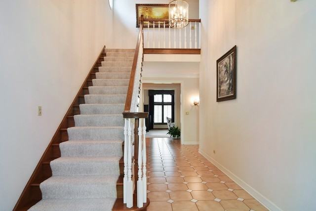 9 Bristol Ct - Photo 2 of 25