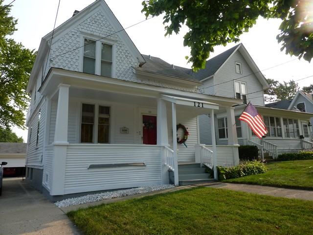 121 Oak St #2 - Photo 3 of 25
