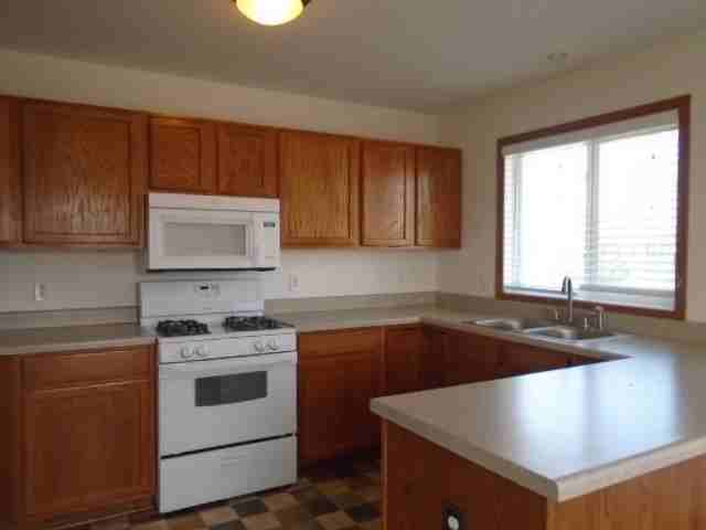 300 Greenbriar Blvd - Photo 3 of 14