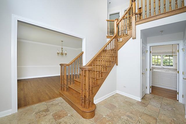 995 Oak St - Photo 2 of 19
