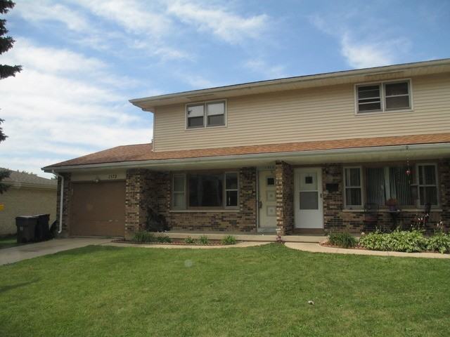 1572 Maple Ln - Photo 3 of 18