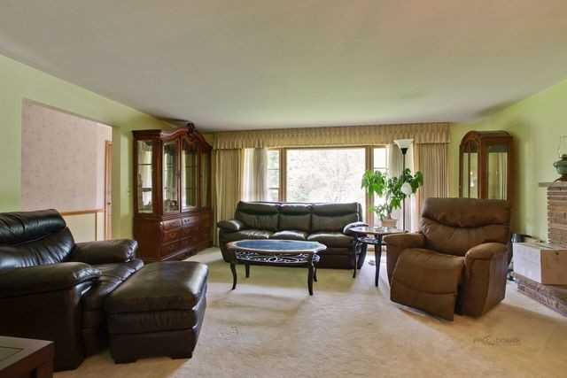 890 Old Elm Rd - Photo 3 of 22