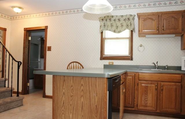 2016 Grove Ln - Photo 3 of 6