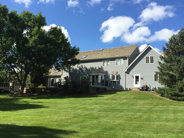 1554 Bobolink Cir - Photo 3 of 25