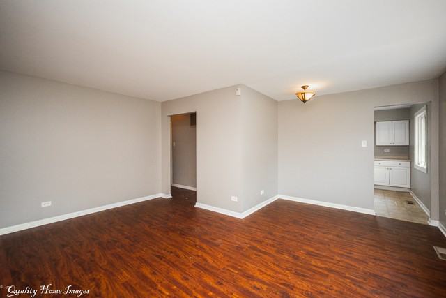 1365 Greenbay Ave - Photo 3 of 21