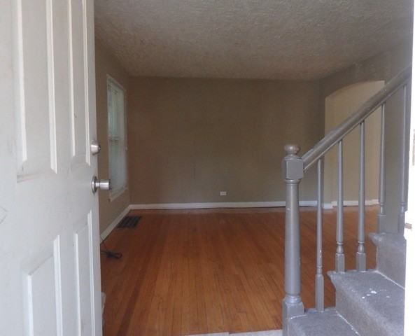 9730 S Merrill Ave - Photo 2 of 10