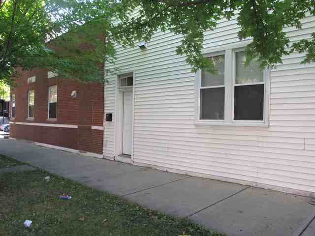 2900 W 40th St #1F - Photo 2 of 7