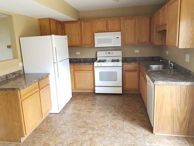 1390 Pebblebeach Dr - Photo 3 of 8