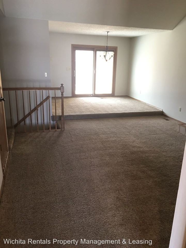 3009 N Longfellow Ct - Photo 2 of 12