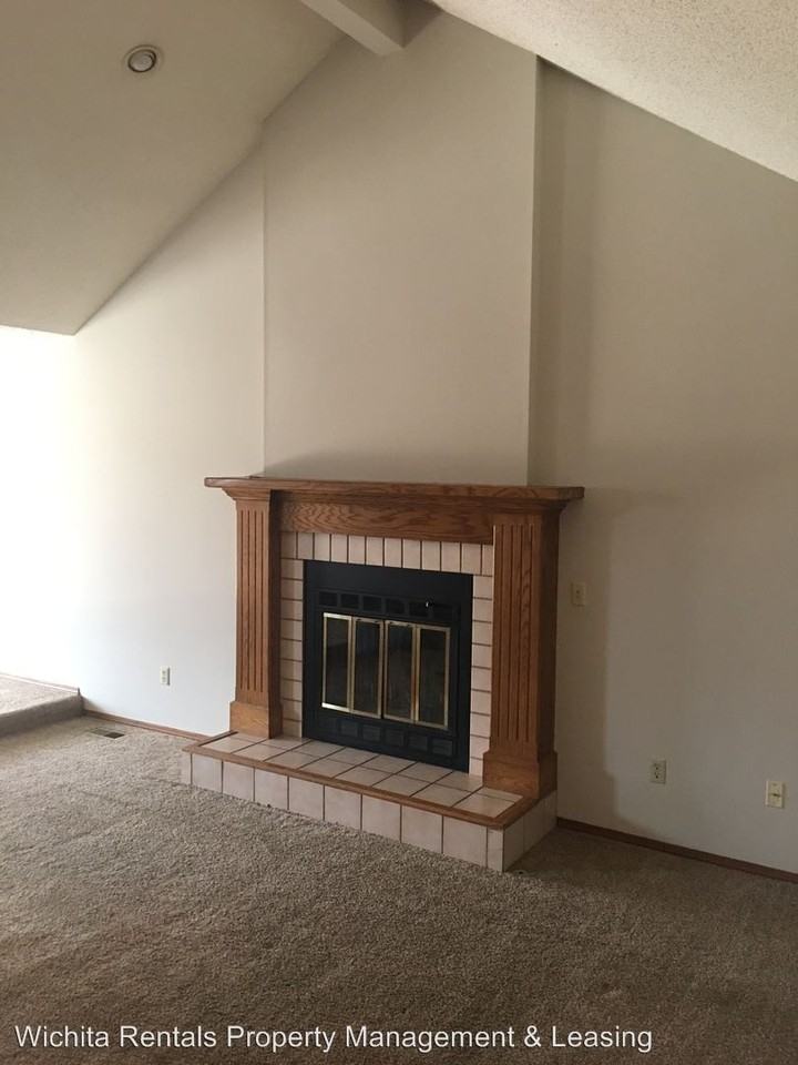 3009 N Longfellow Ct - Photo 3 of 12