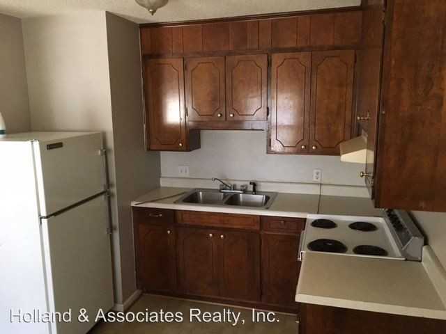 106 Greenwood St - Photo 2 of 6