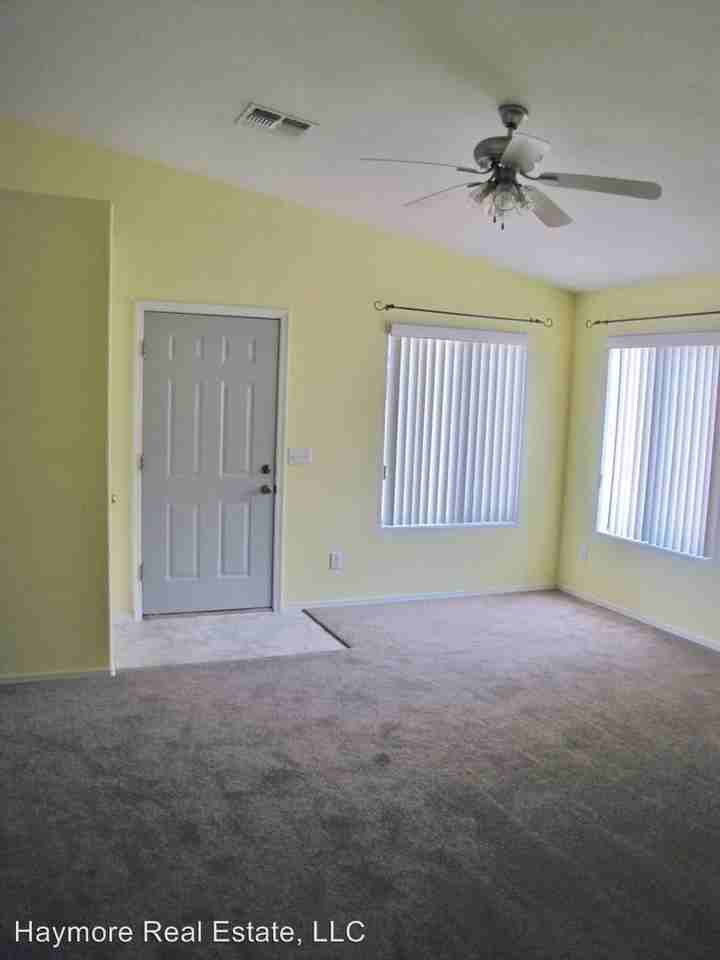 107 Tomahawk Dr - Photo 3 of 17