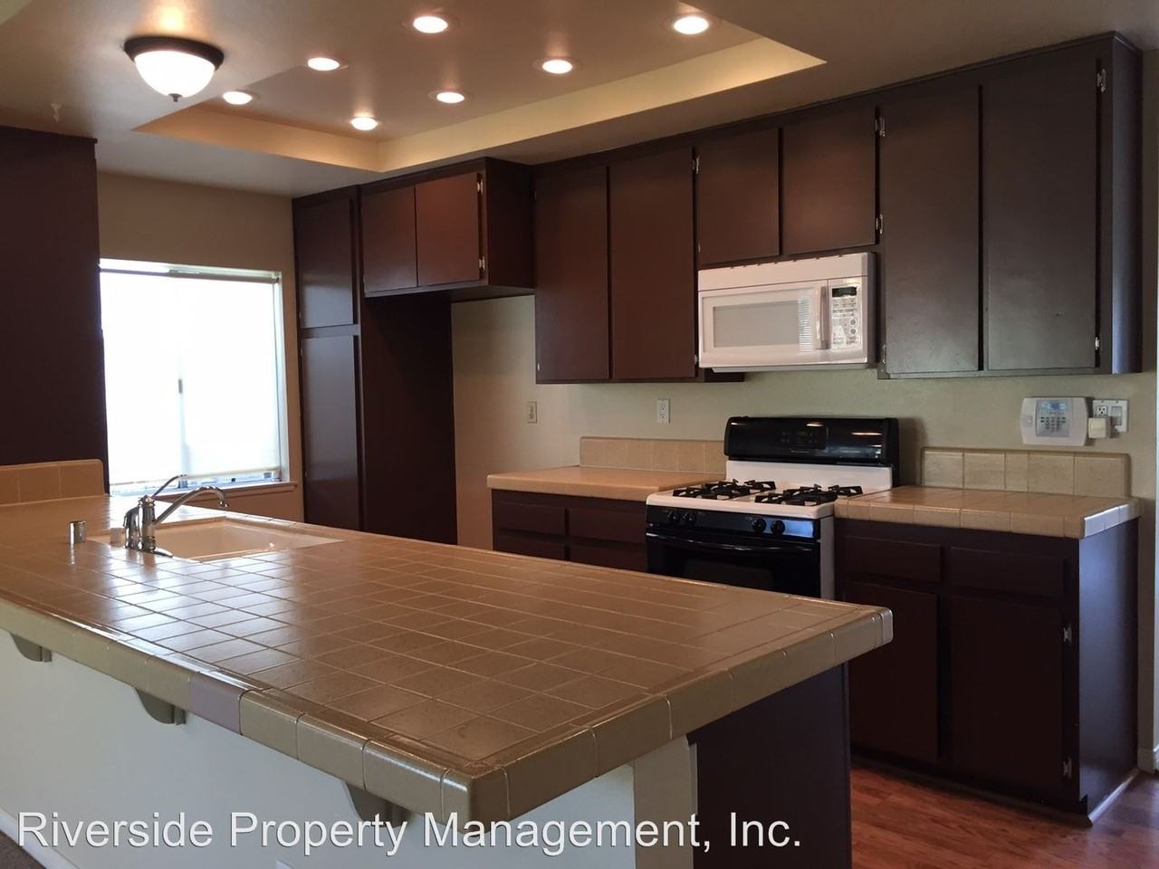 1046 W Eucalyptus Ct - Photo 2 of 14