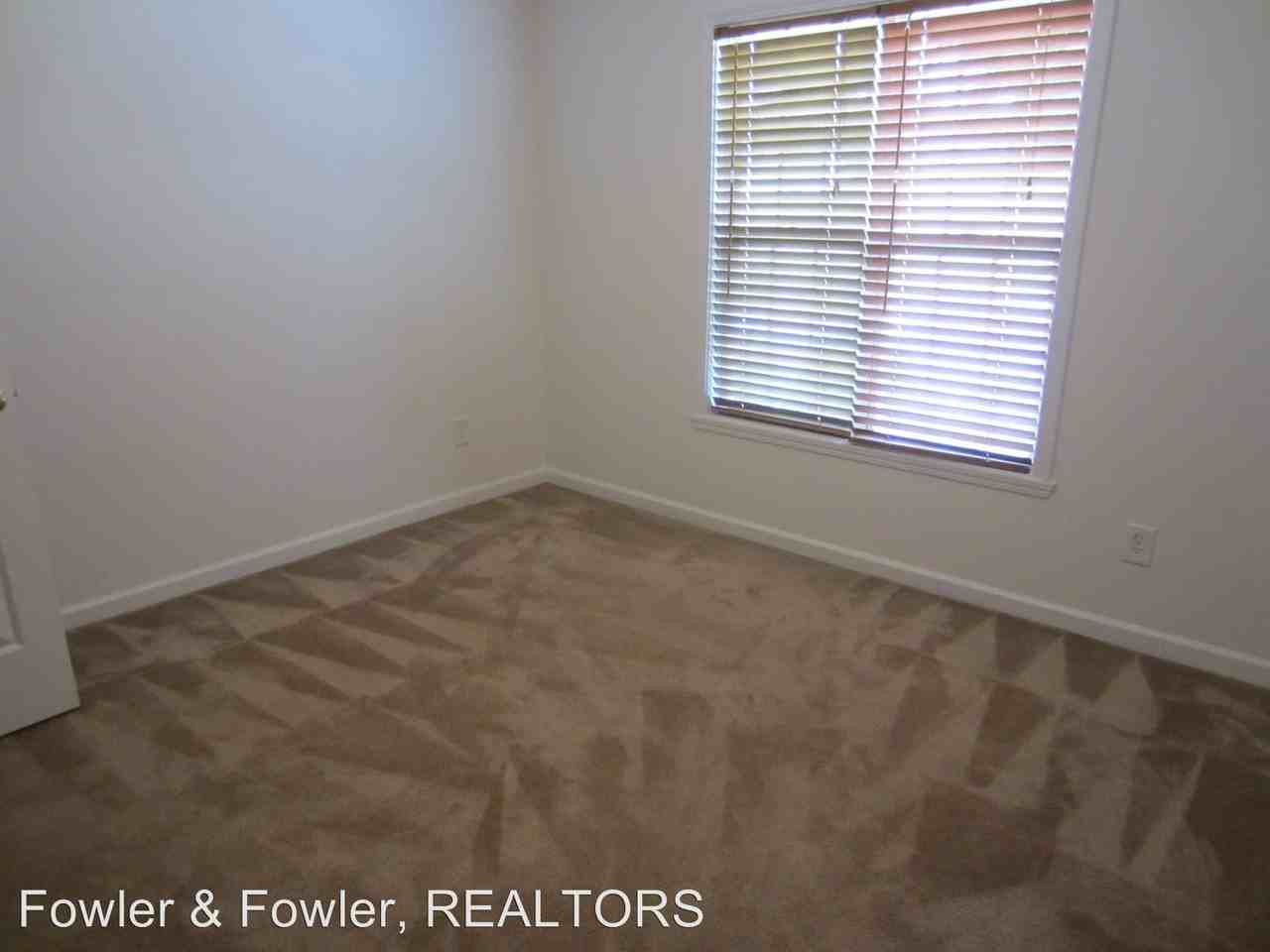 1323 Bayswater Dr - Photo 2 of 13