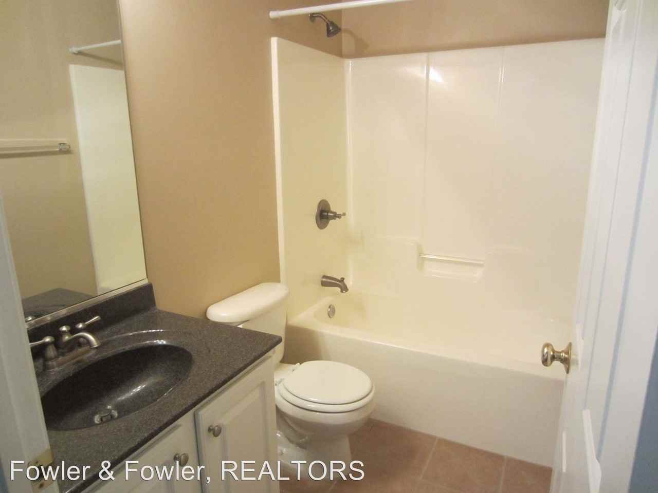 1323 Bayswater Dr - Photo 3 of 13