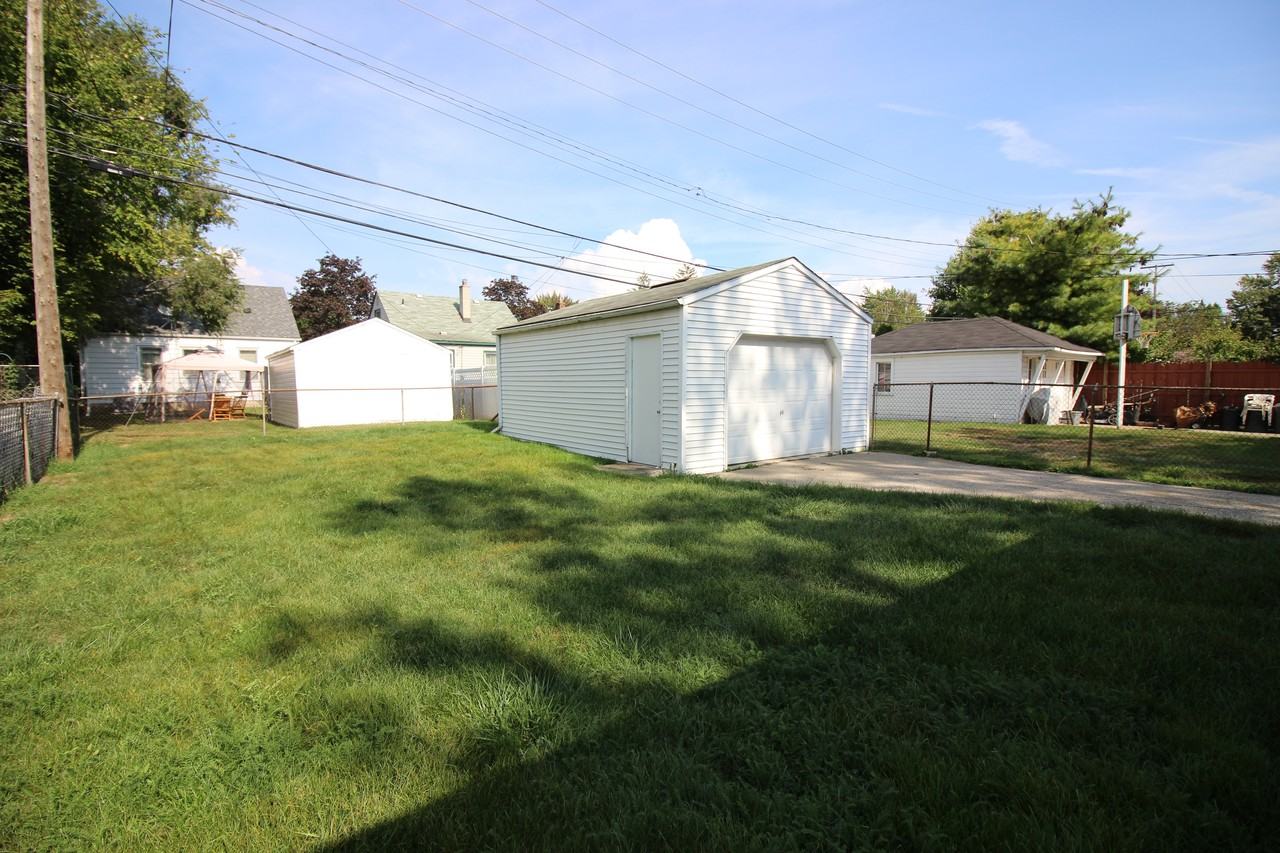 15670 Meyer - Photo 3 of 16