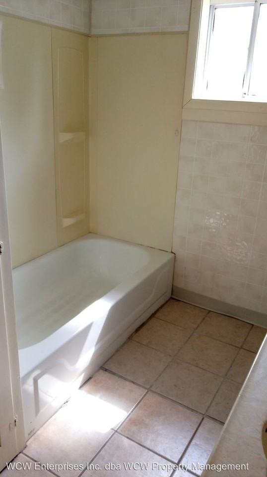 1029 SW Plass Ave - Photo 3 of 17